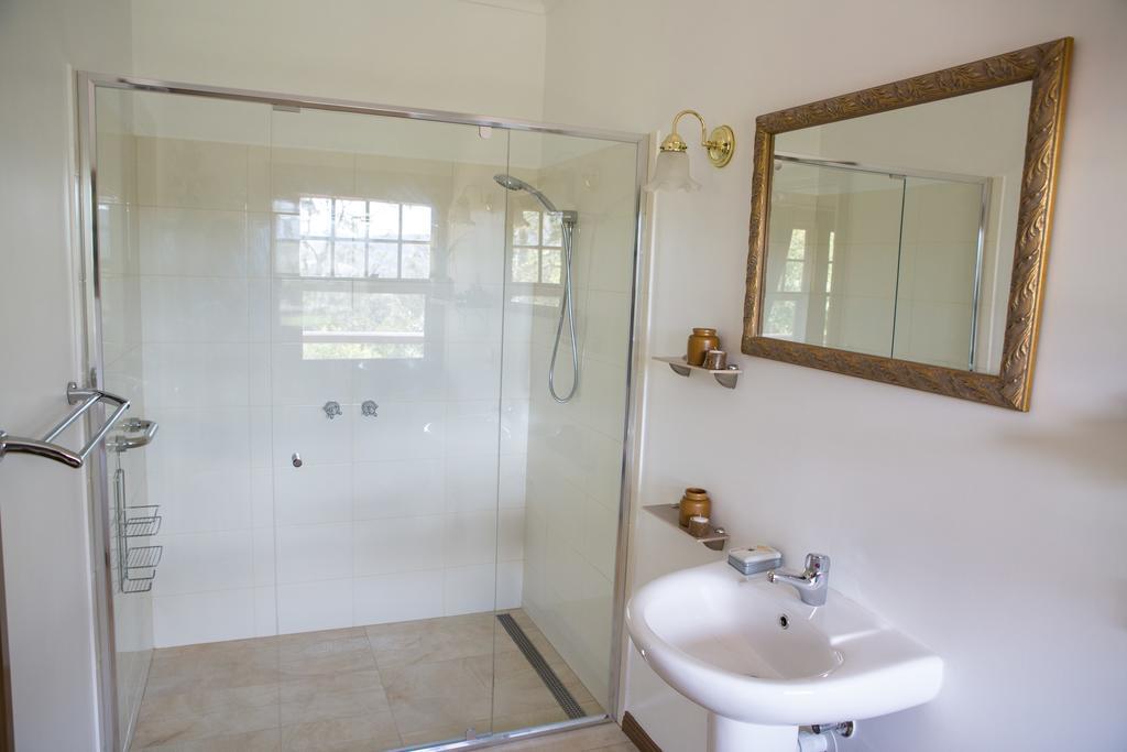 Buttercup Hill Bed & Breakfast Warburton Room photo